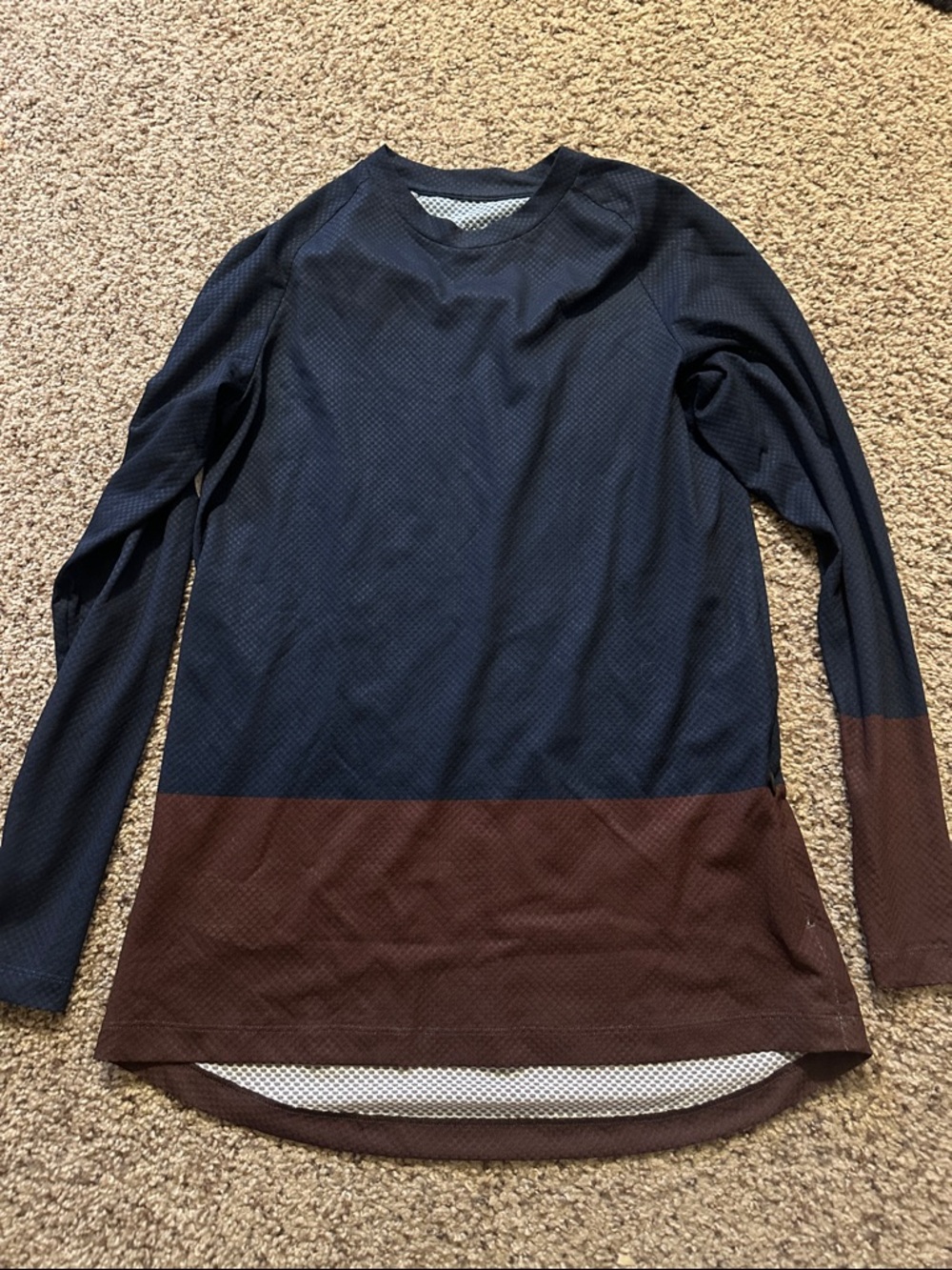 Men's Two-Tone Long Sleeve Performance Tee - Navy & Brown